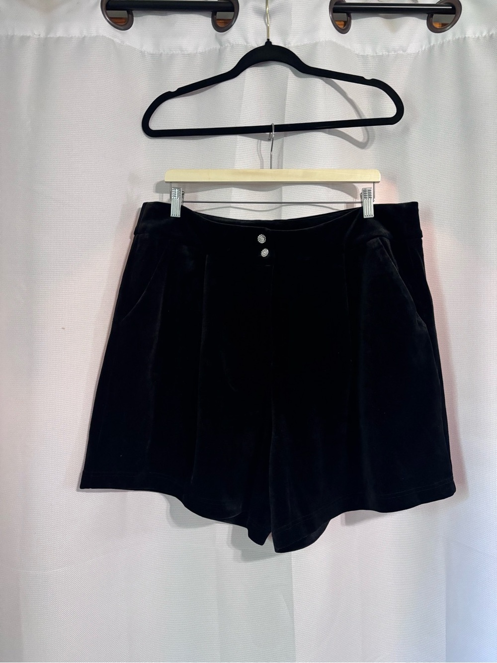 City Chic Black high-waisted Women's Velvet Shorts size 18 Like new